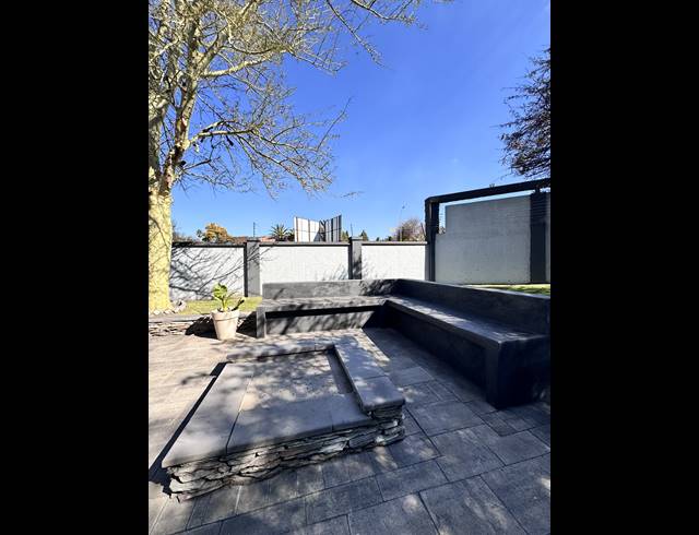 450M² BUSINESS FOR SALE IN DIE HEUWEL EXT 4